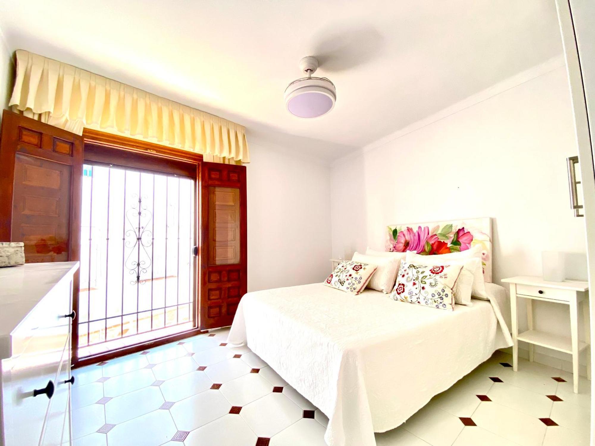Casa Miguel - 3 Beautiful Apartments Availabe Sayalonga Pokój zdjęcie